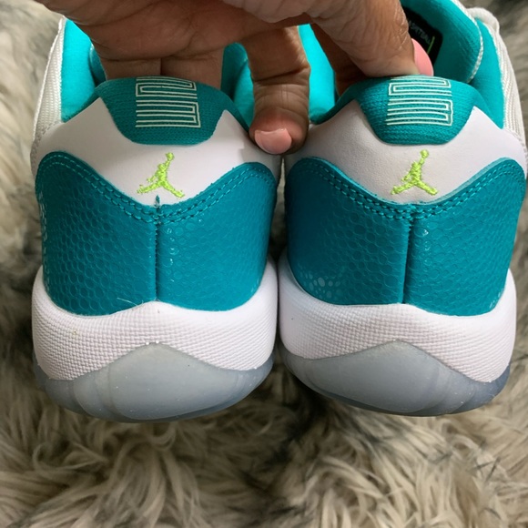 Shoes - Picture 3 of 4